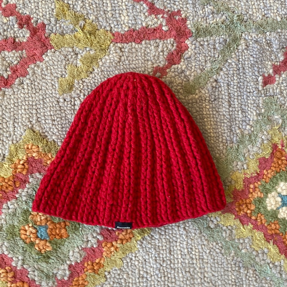 cute in trend abercrombie beanie!